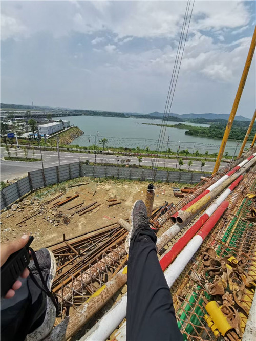 南开区作业中发生设备损坏或人员意外，责任怎么划分？